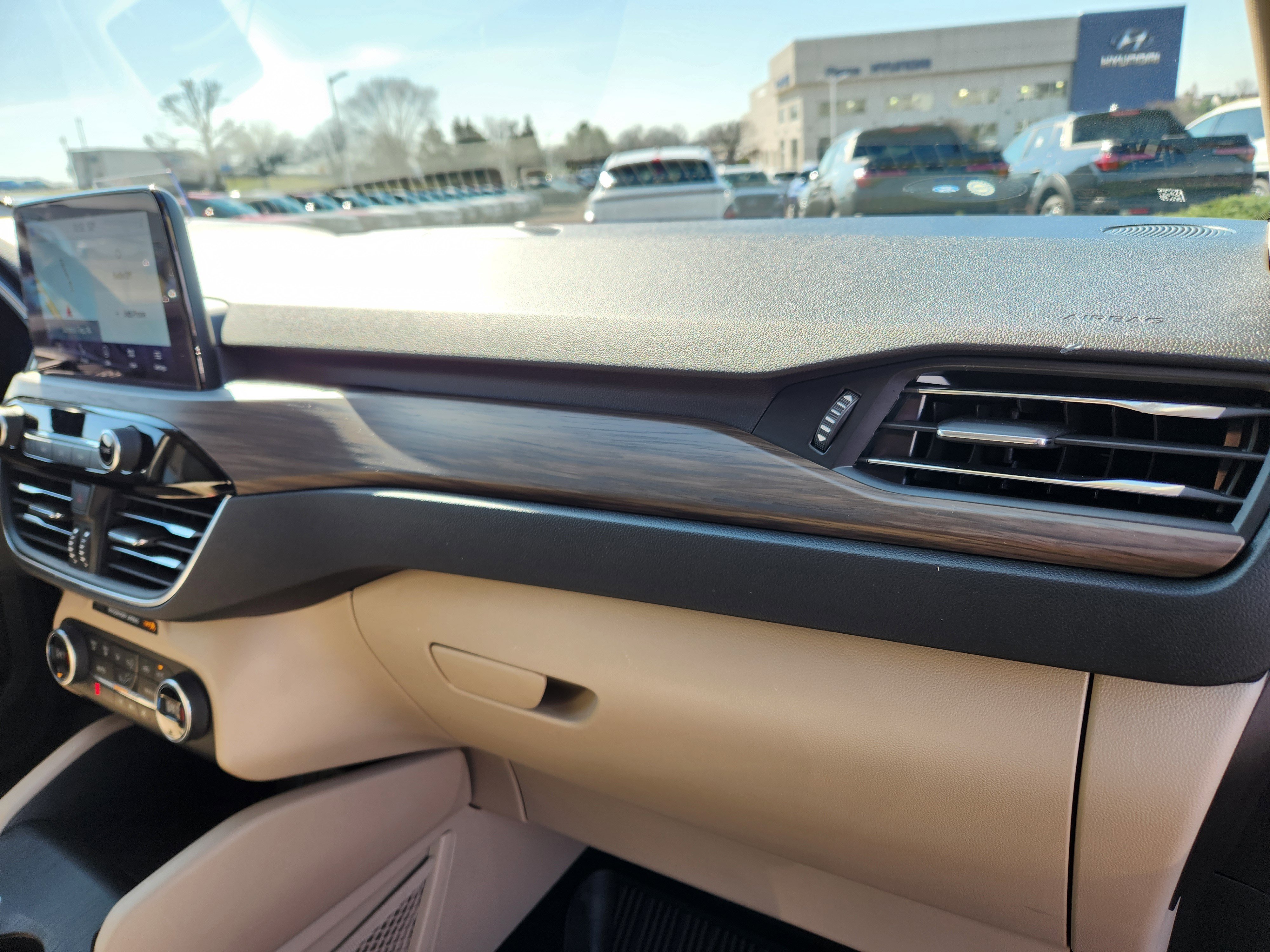 Used 2020 Ford Escape Titanium image 17