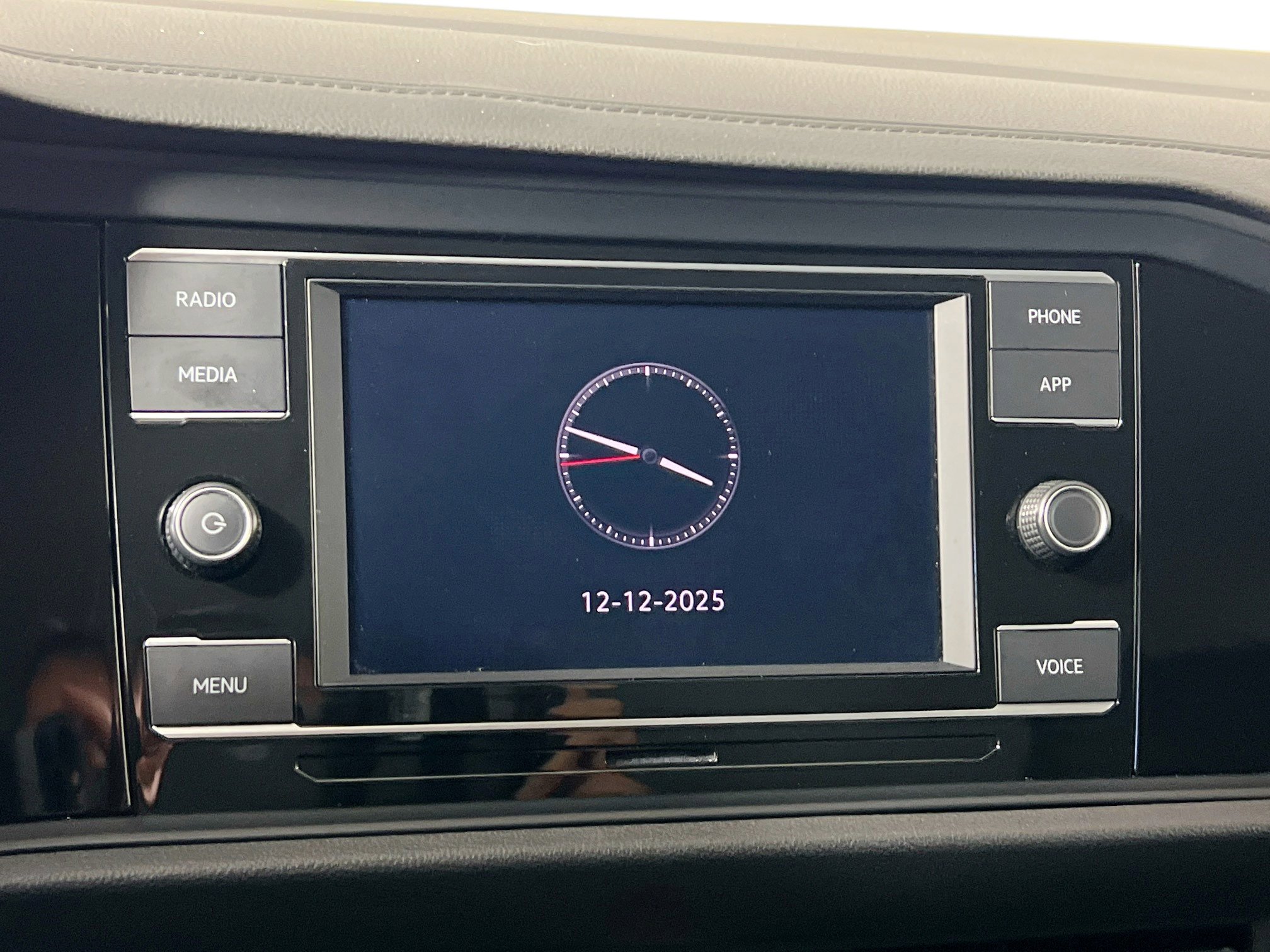 Used 2024 Volkswagen Jetta SE image 28