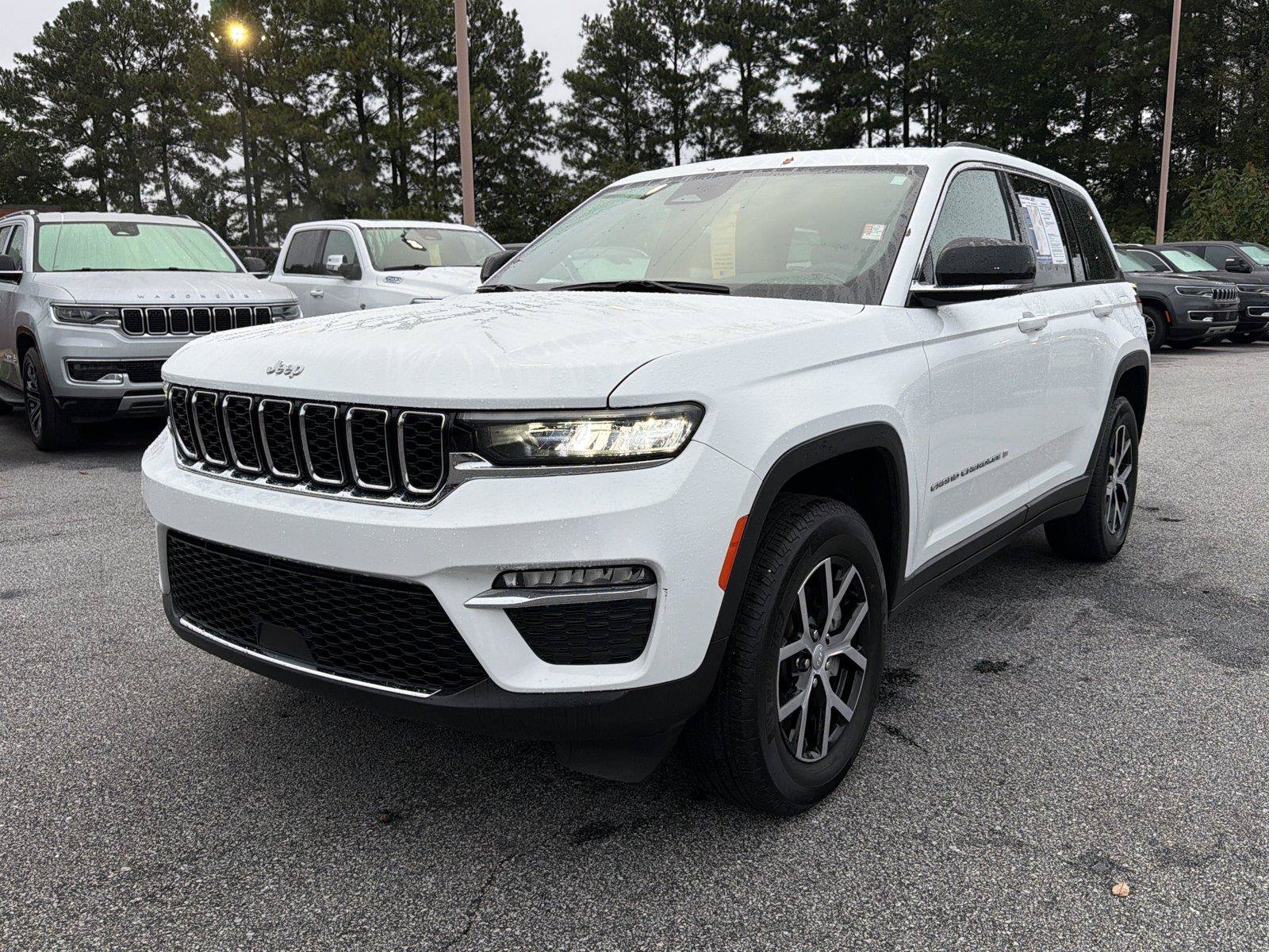 Used 2025 Jeep Grand Cherokee Limited AWD/4WD image 2