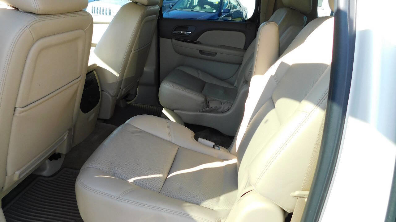 Used 2013 Chevrolet Suburban LTZ image 28