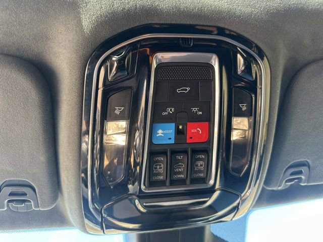 Used 2022 Jeep Grand Wagoneer Series III w/ Rear Seat Video Group 1 image 17