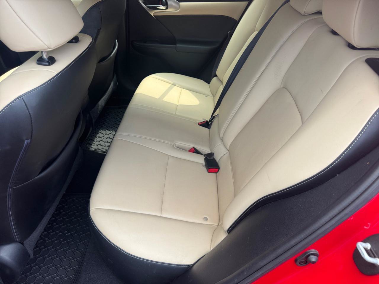 Used 2015 Lexus CT 200h w/ Navigation Package FWD image 6