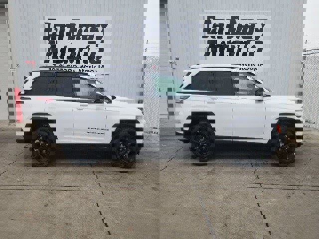 New 2025 Jeep Grand Cherokee Altitude image 13