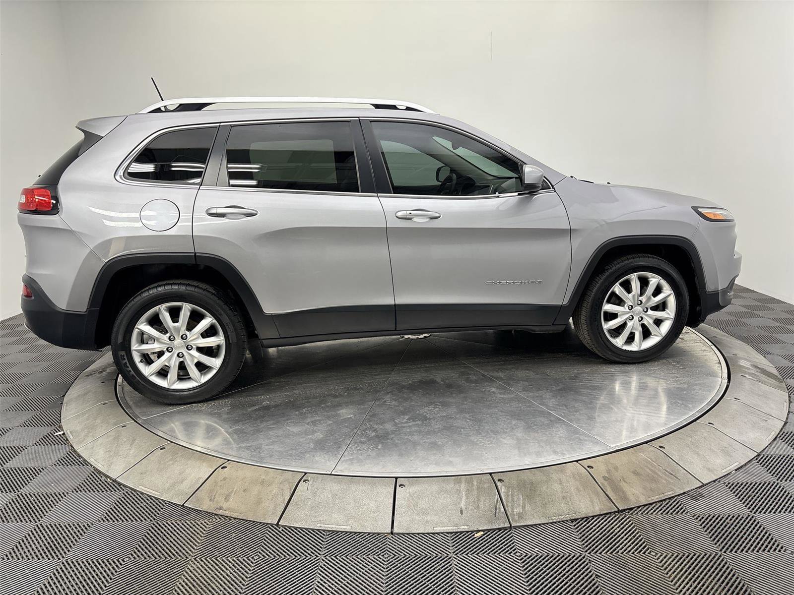 Used 2018 Jeep Cherokee Limited image 17