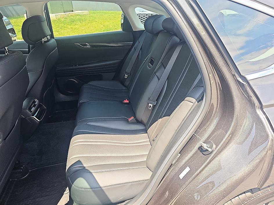 Used 2025 Genesis G80 2.5T AWD/4WD image 29