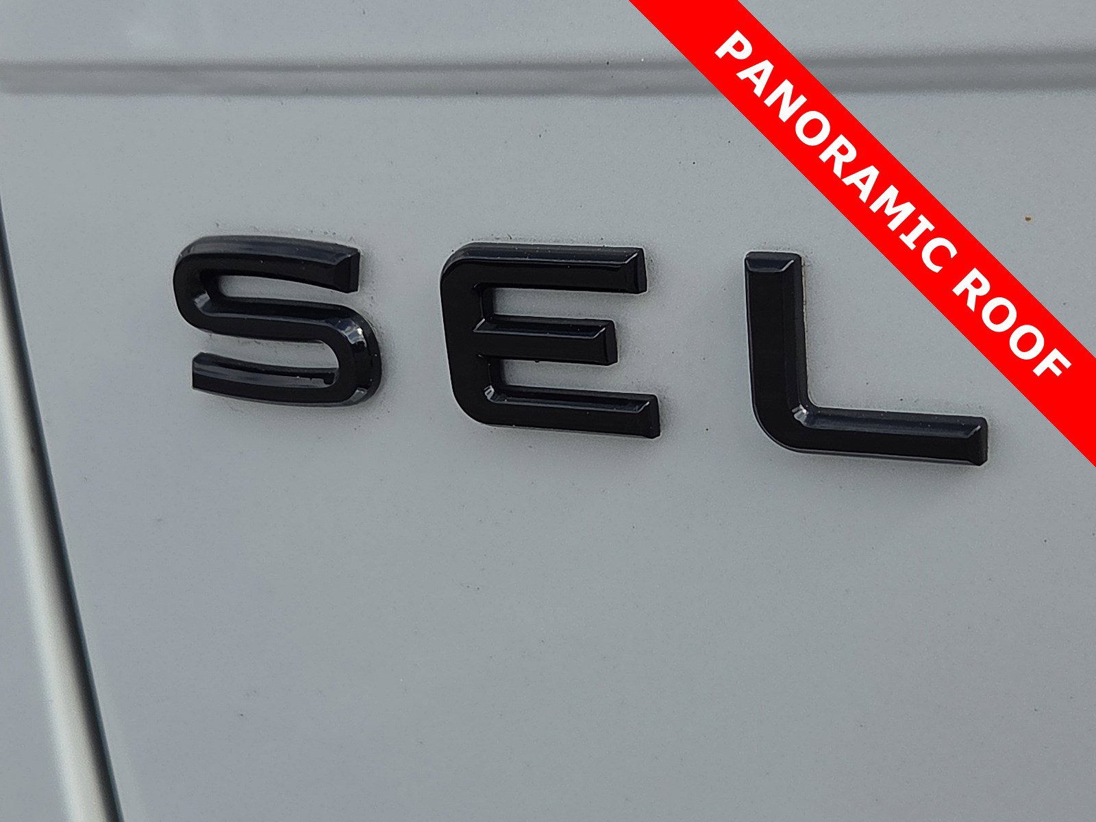 Used 2023 Volkswagen Tiguan SEL R-Line image 8