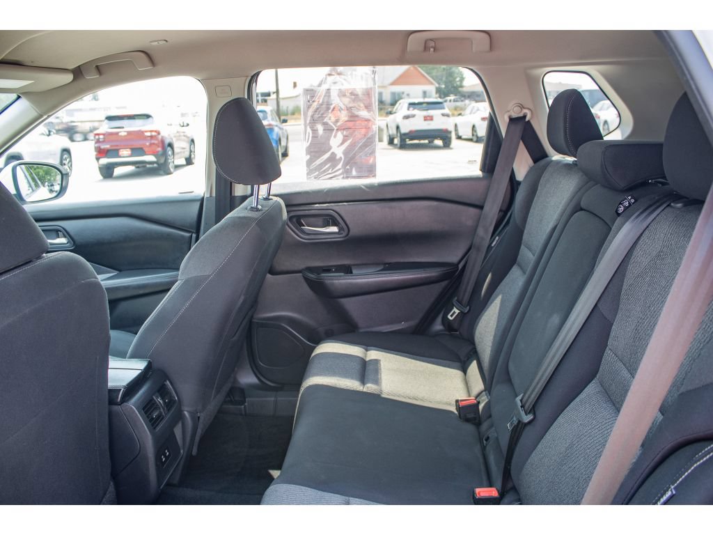 Used 2024 Nissan Rogue SV AWD/4WD image 17