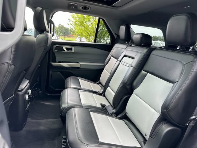 Used 2022 Ford Explorer XLT w/ Equipment Group 202A RWD image 17