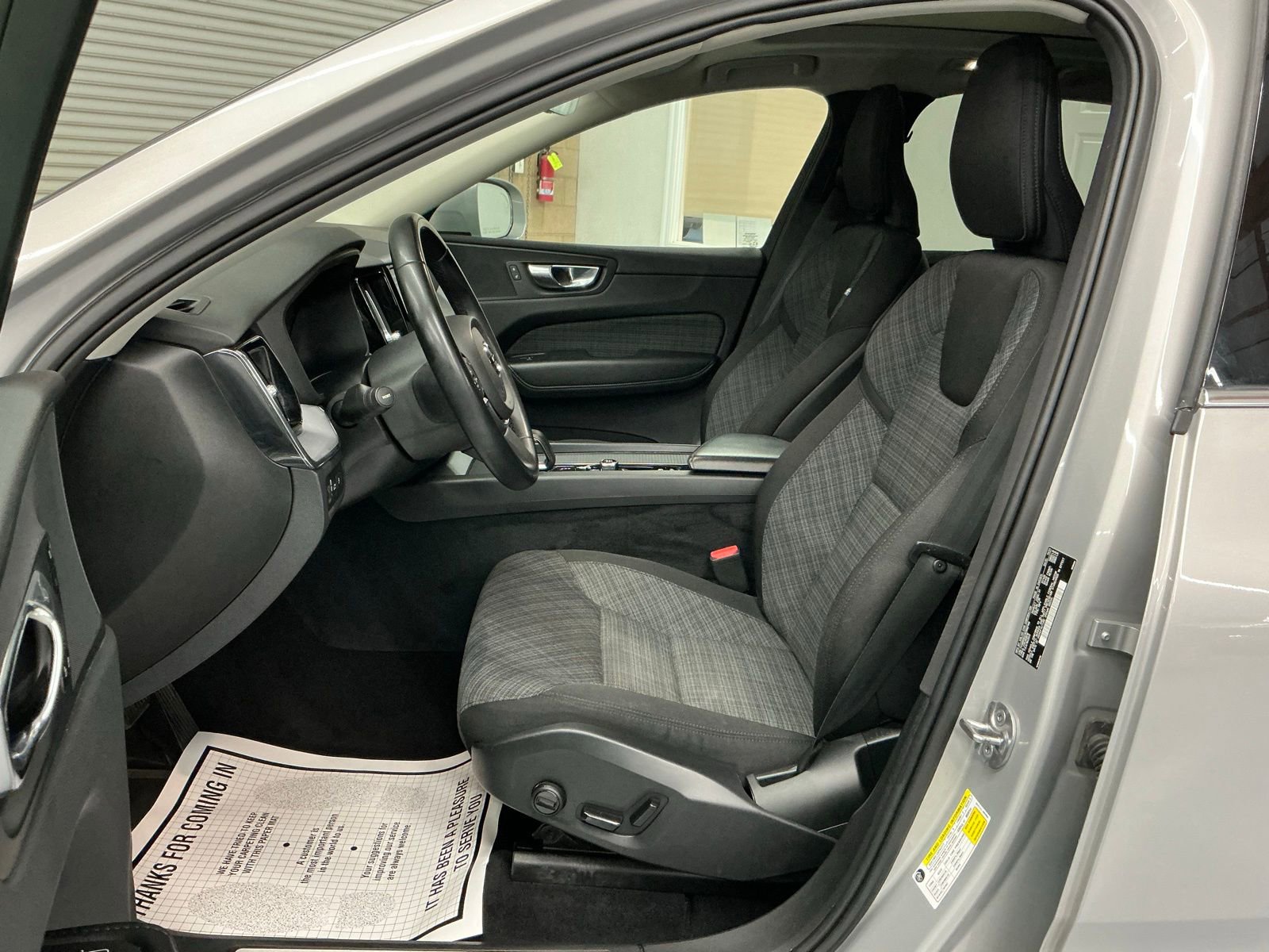 Used 2022 Volvo XC60 T8 Inscription Expression image 10