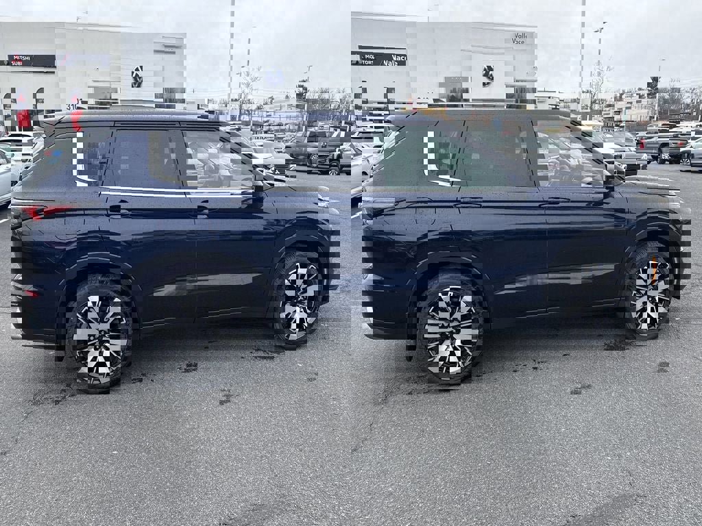 New 2025 Mitsubishi Outlander SE image 4