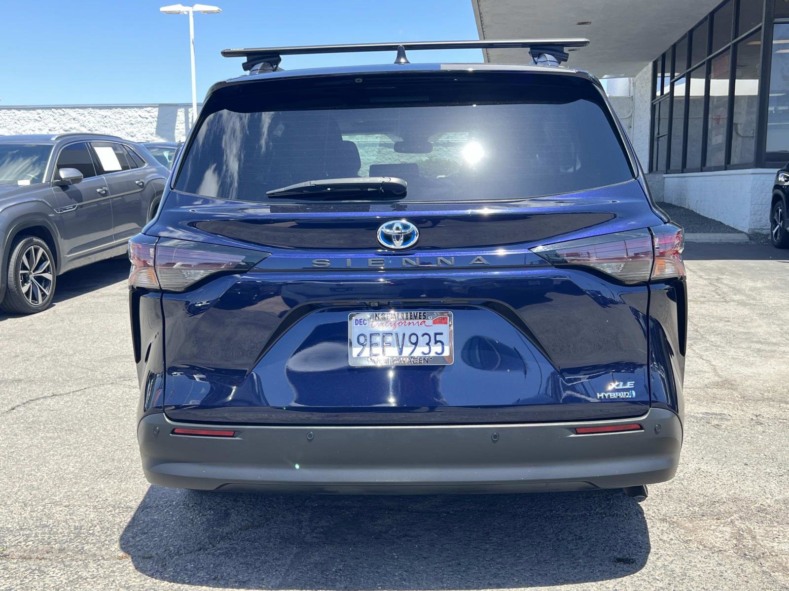 Used 2023 Toyota Sienna XLE FWD image 23