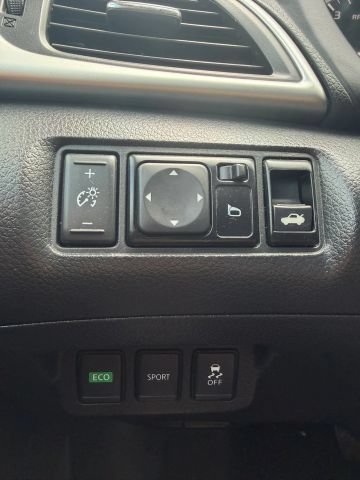 Used 2017 Nissan Sentra SR w/ Driver's Assist Package FWD image 18