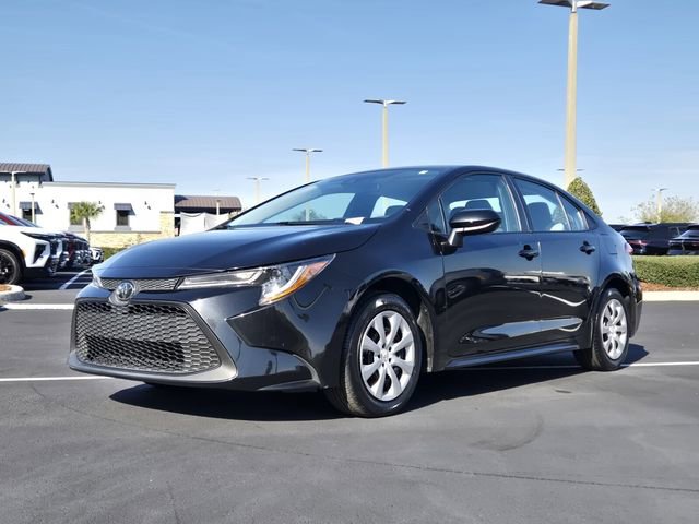 Used 2022 Toyota Corolla LE image 2