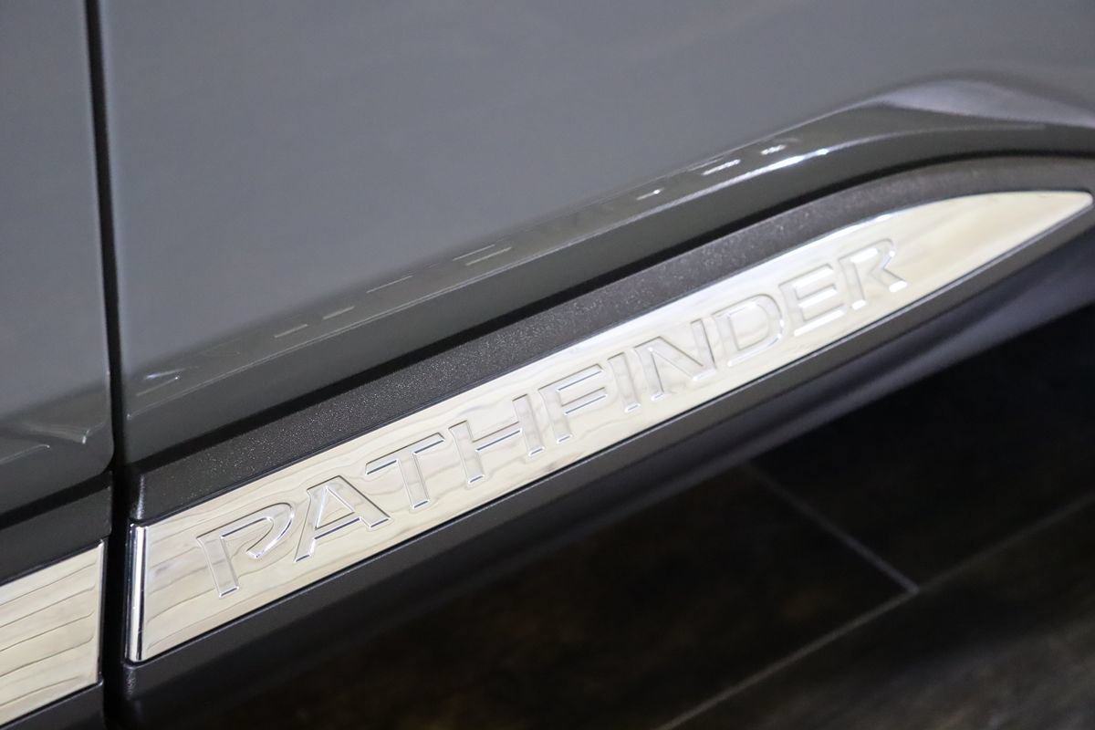 Used 2025 Nissan Pathfinder Platinum w/ Cargo Package AWD/4WD image 16