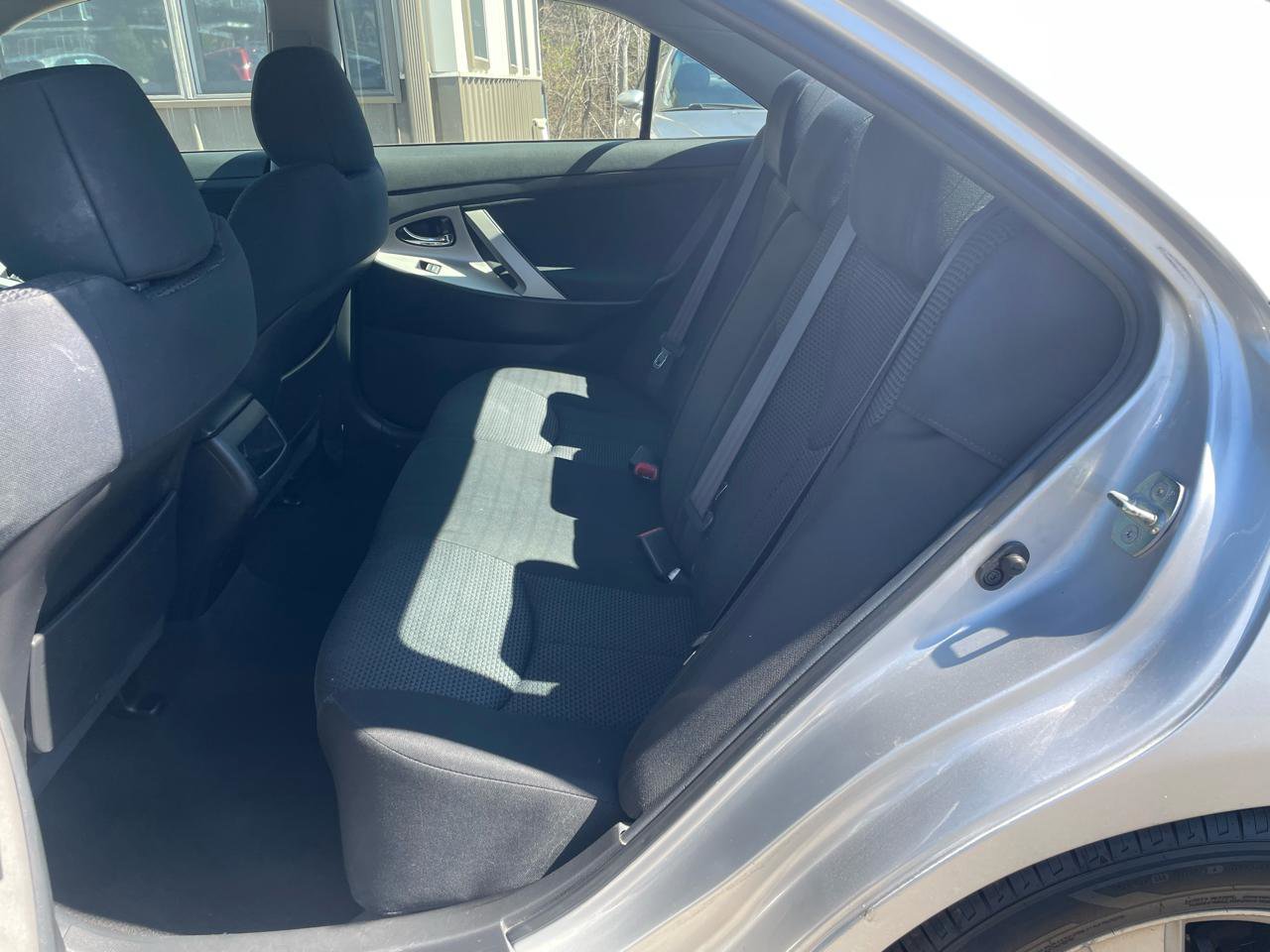 Used 2011 Toyota Camry SE w/ SE Extra-Value Pkg #1 FWD image 9