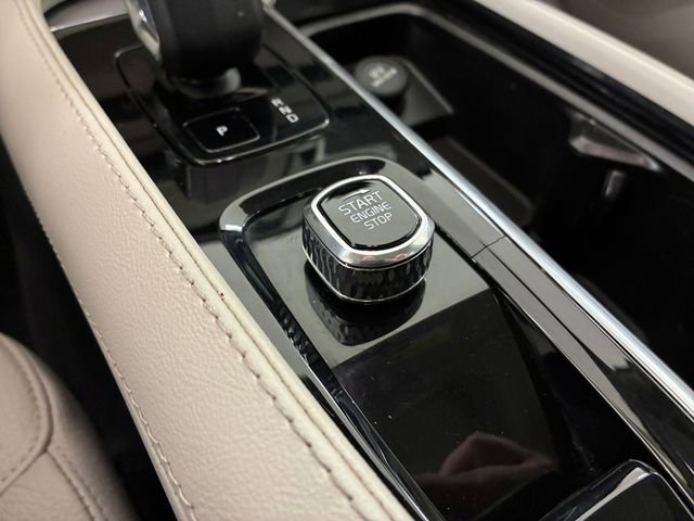 Used 2023 Volvo XC90 B5 Core image 24