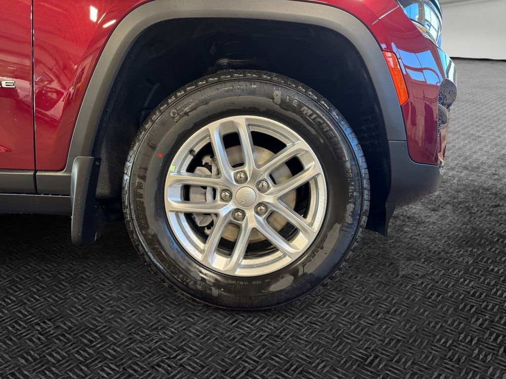 New 2025 Jeep Grand Cherokee Laredo w/ MOPAR Finishing Package image 11