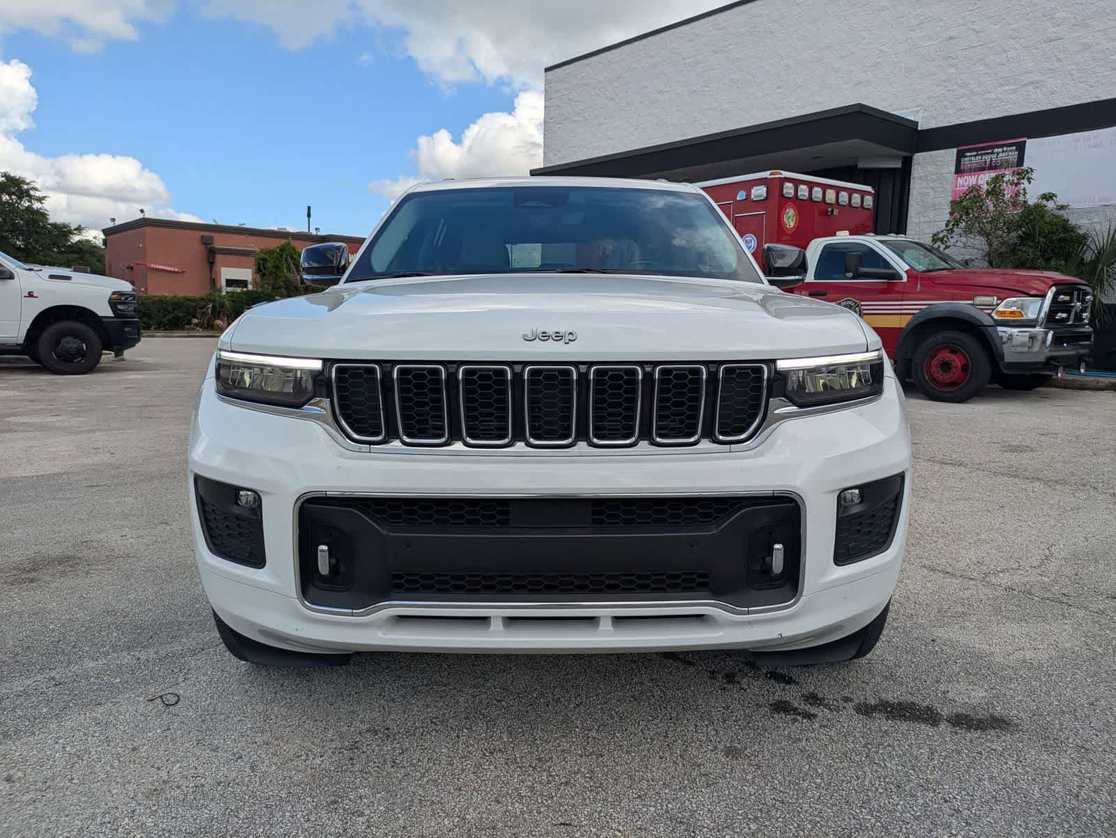 Certified 2022 Jeep Grand Cherokee L Overland AWD/4WD image 2