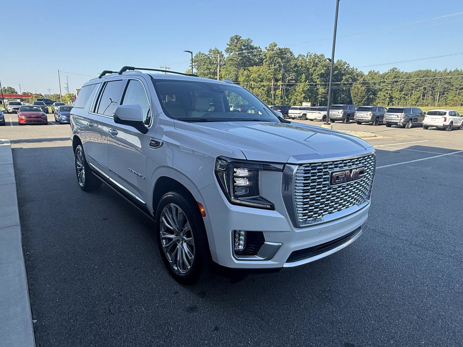 Used 2023 GMC Yukon XL Denali AWD/4WD image 33