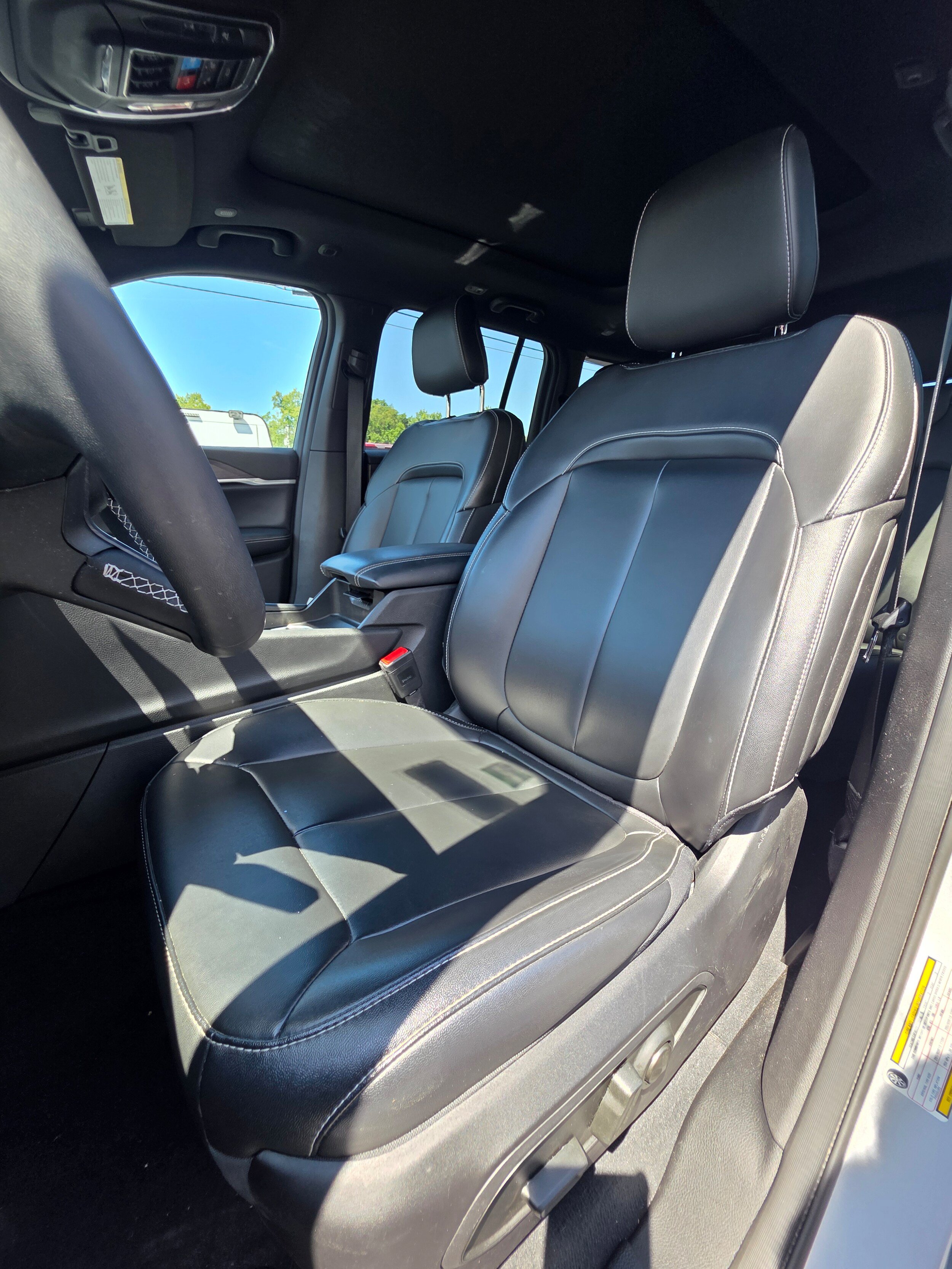 Used 2024 Jeep Grand Cherokee Limited RWD image 21
