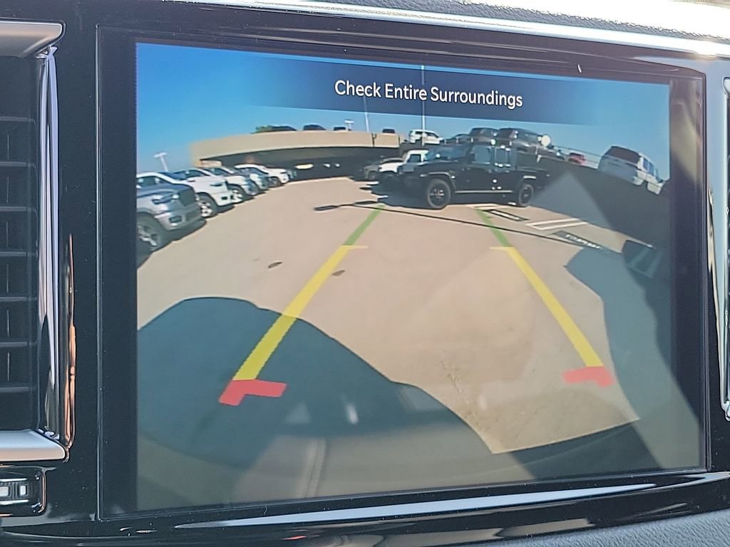 New 2025 Chrysler Voyager LX image 7