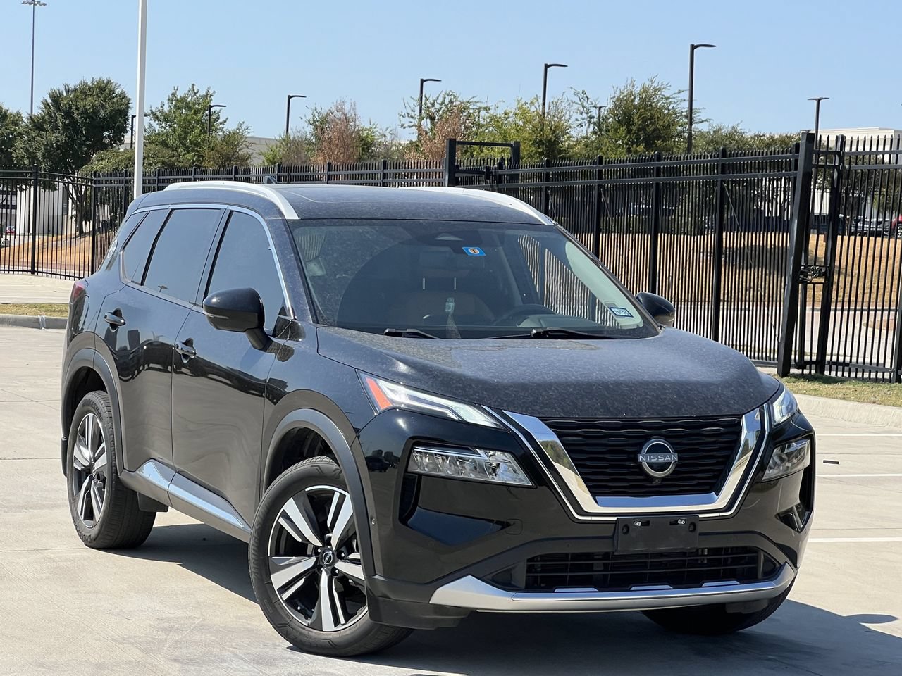 Used 2023 Nissan Rogue Platinum FWD image 2