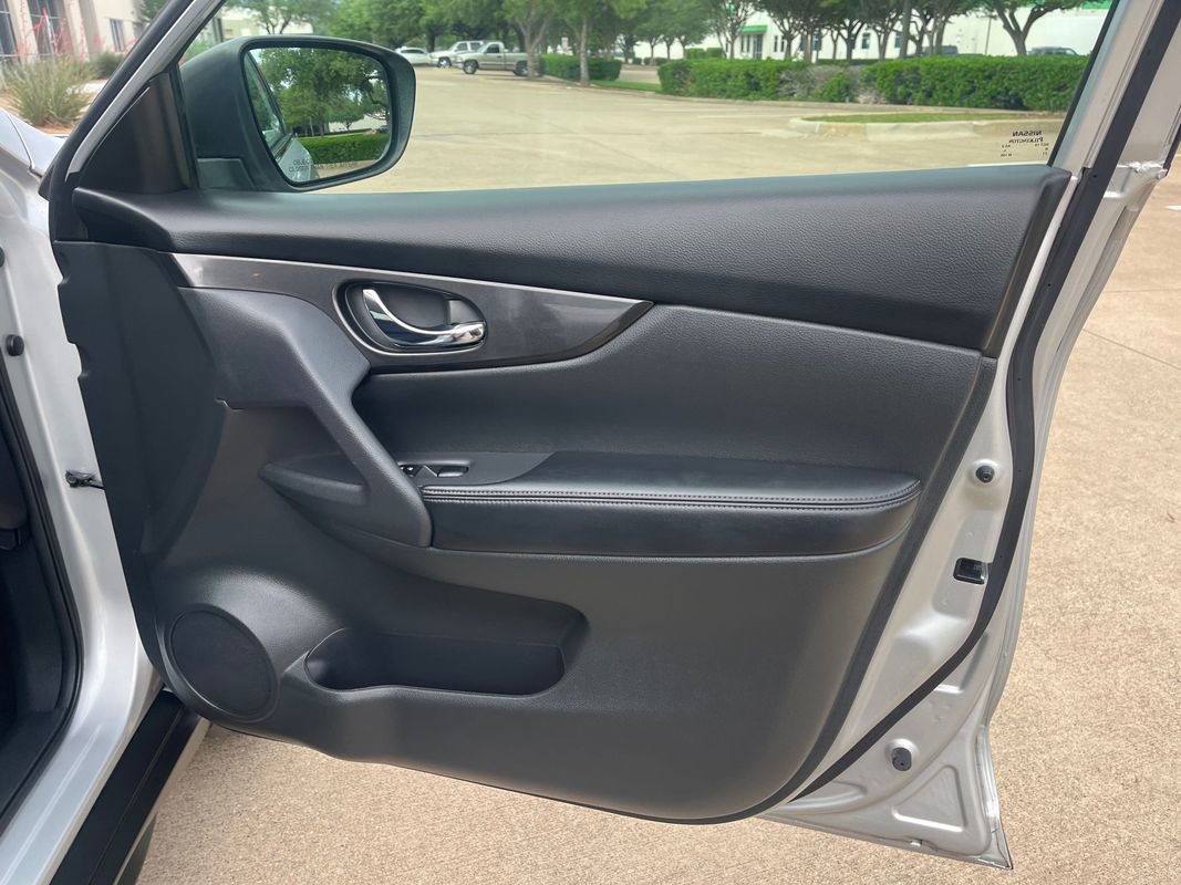 Used 2017 Nissan Rogue S FWD image 19