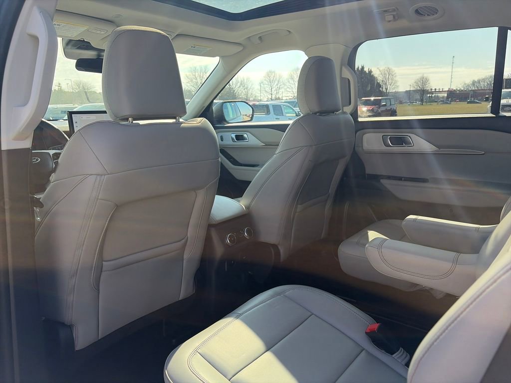 Used 2025 Ford Explorer Active w/ Active Comfort Package image 33