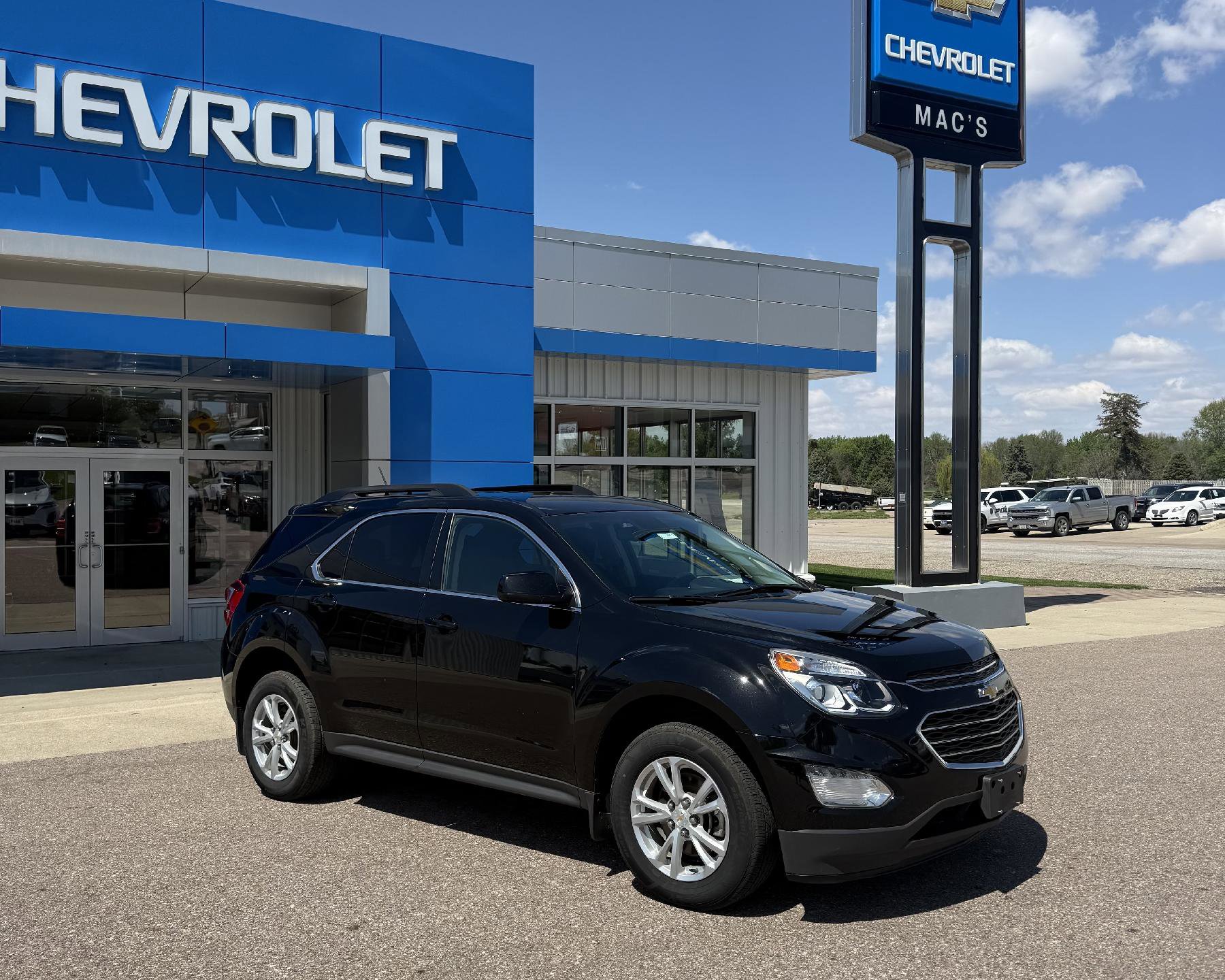 Used 2017 Chevrolet Equinox LT w/ Convenience Package FWD image 1