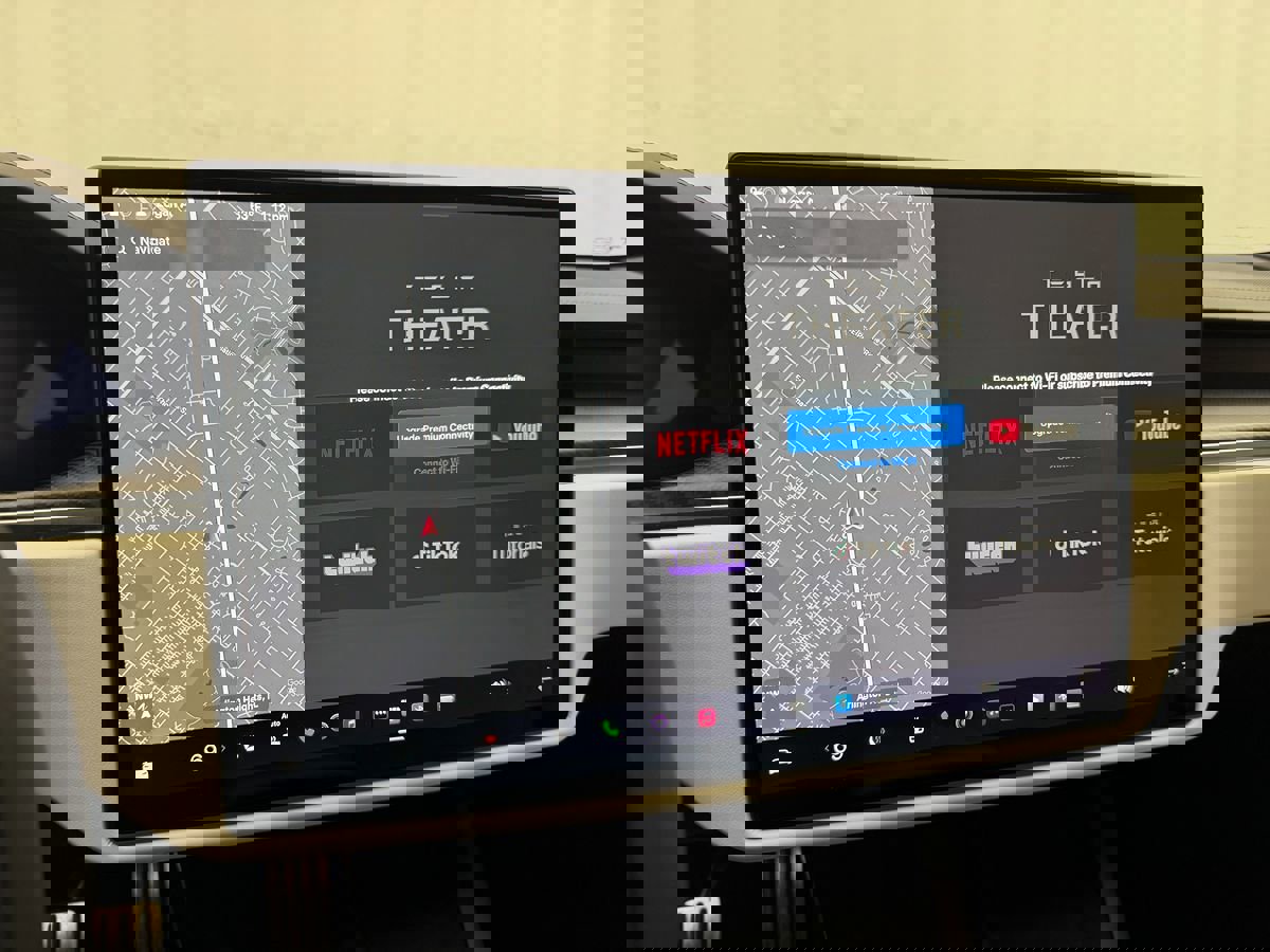 Used 2021 Tesla Model S Plaid image 27