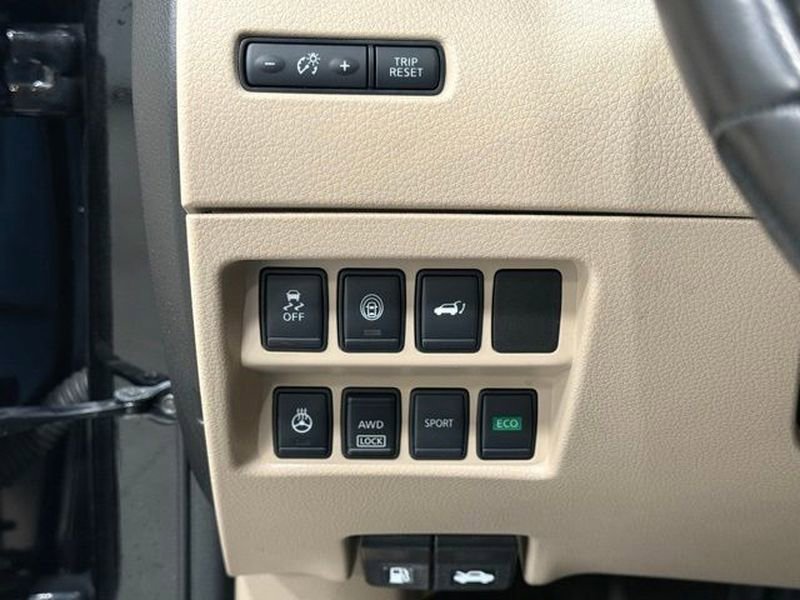 Used 2017 Nissan Rogue SL w/ SL Premium Package image 15