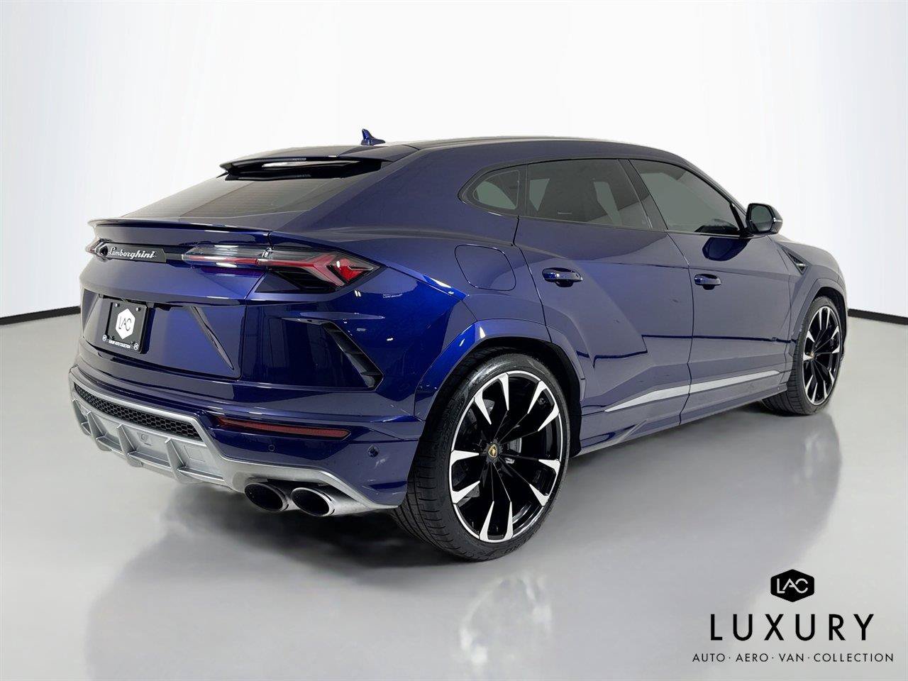 Used 2020 Lamborghini Urus AWD/4WD image 5