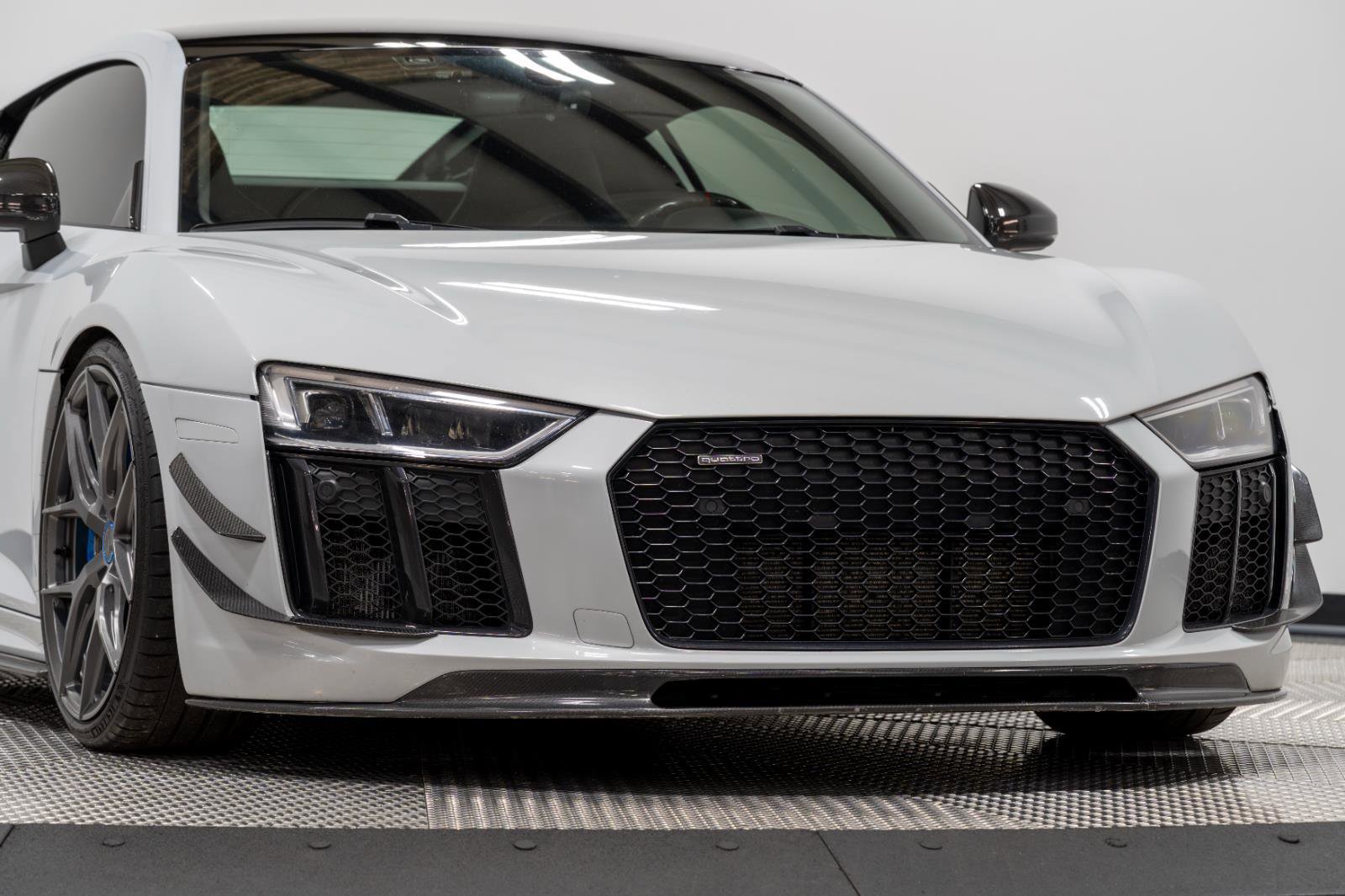 Used 2017 Audi R8 V10 plus w/ Full Leather Package image 4