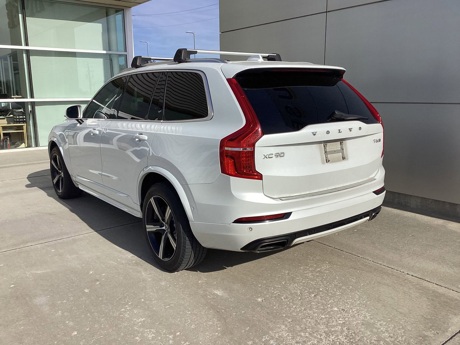 Used 2016 Volvo XC90 T6 R-Design w/ Protection Package Plus AWD/4WD image 2