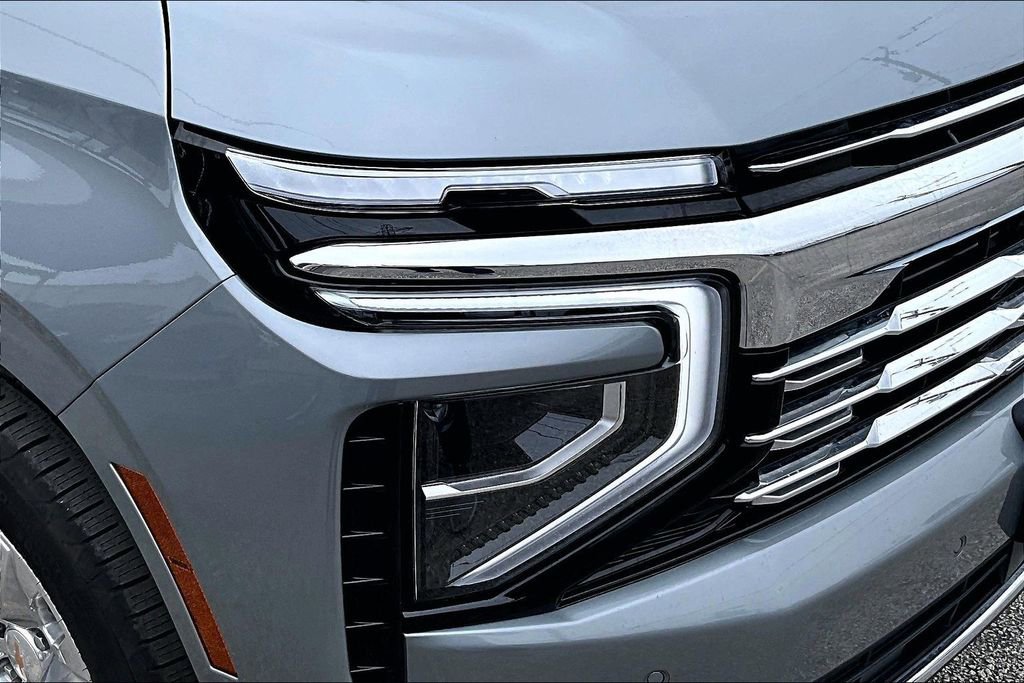 Used 2025 Chevrolet Suburban Premier image 40