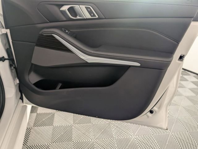 Used 2021 BMW X5 xDrive40i w/ M Sport Package image 37