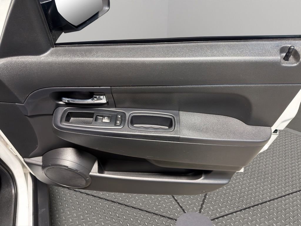 Used 2012 Jeep Liberty Sport RWD image 19