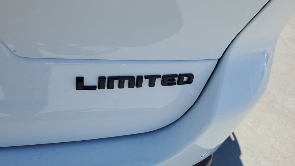 New 2025 Jeep Grand Cherokee L Limited w/ Black Appearance Package image 9