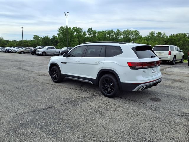 Used 2025 Volkswagen Atlas Peak Edition SE AWD/4WD image 32