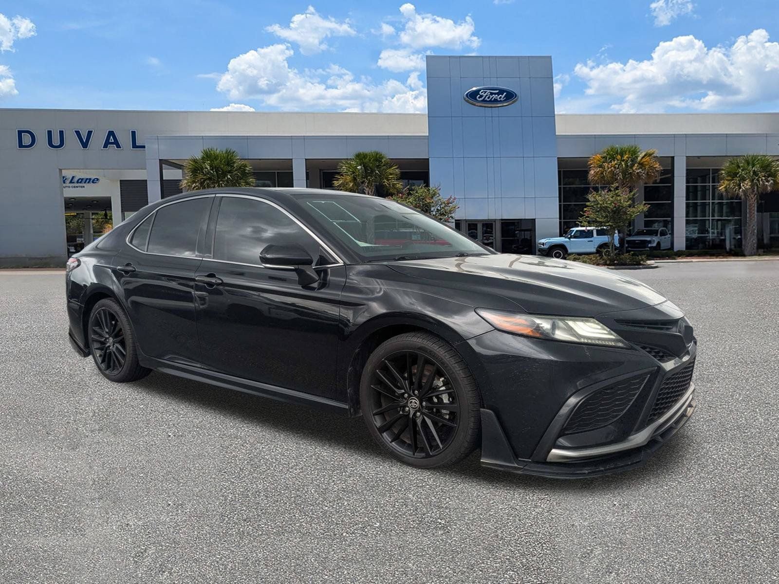 Used 2022 Toyota Camry XSE FWD image 2