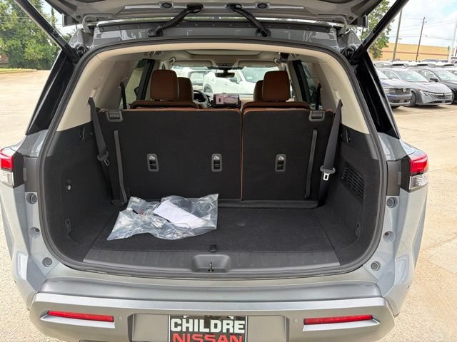 New 2026 Nissan Pathfinder Platinum FWD image 16