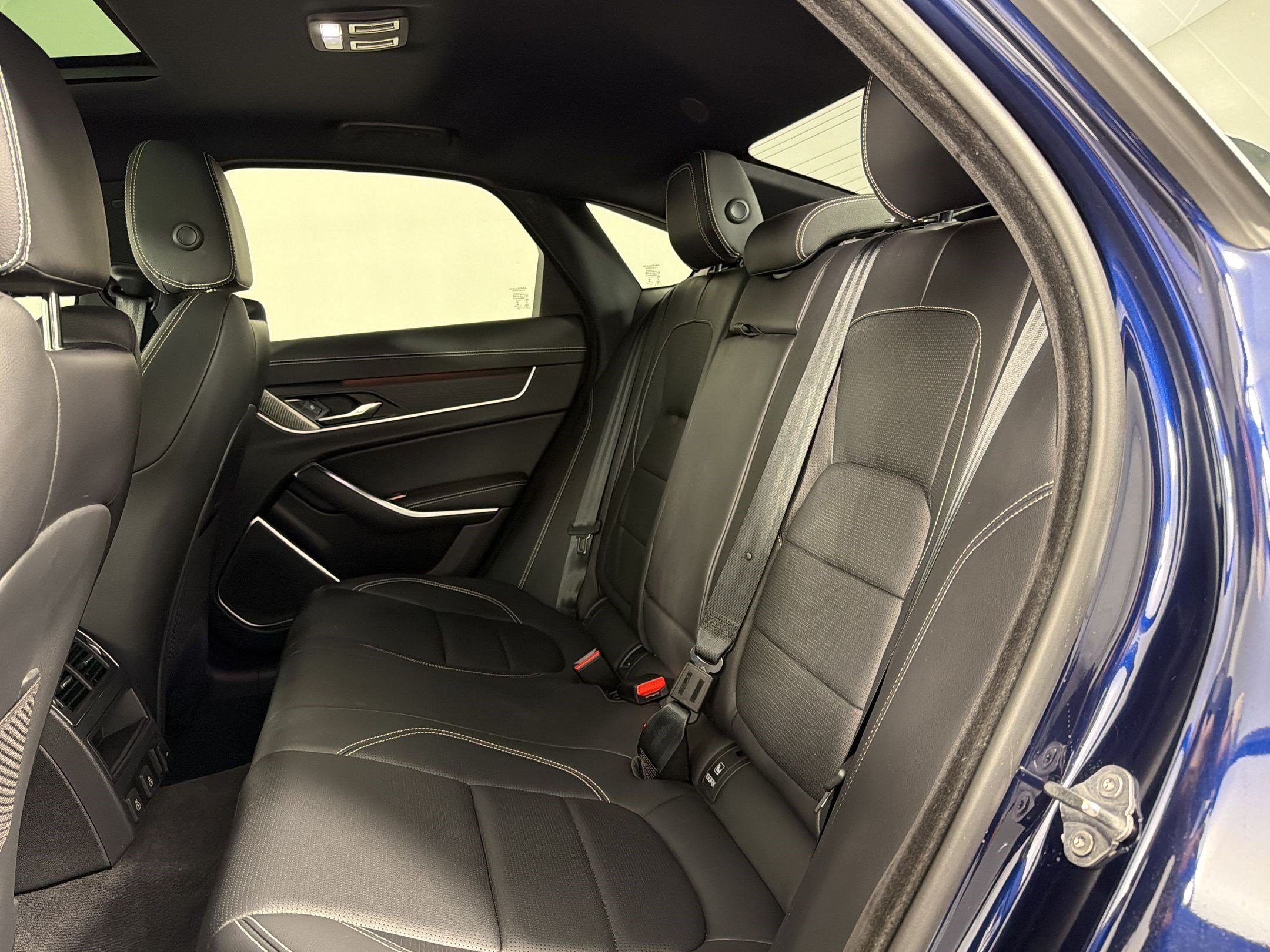 Used 2024 Jaguar XF R-Dynamic SE RWD image 22