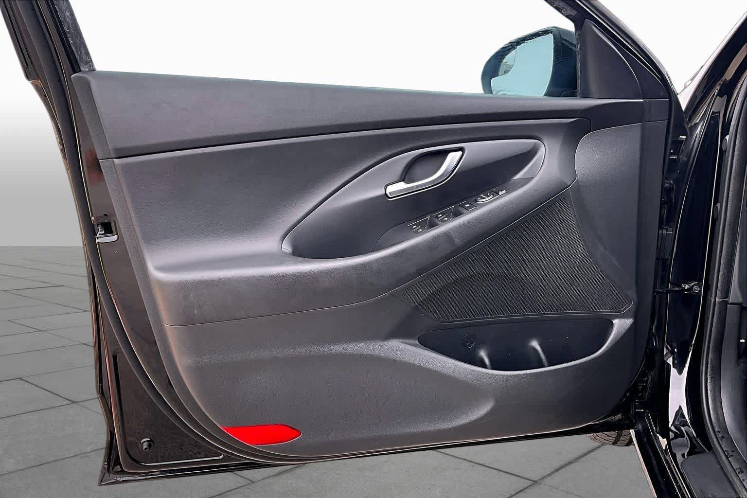 Used 2018 Hyundai Elantra GT FWD image 21