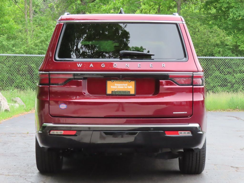 Certified 2024 Jeep Wagoneer L Series II w/ Flexible Seating Group image 17
