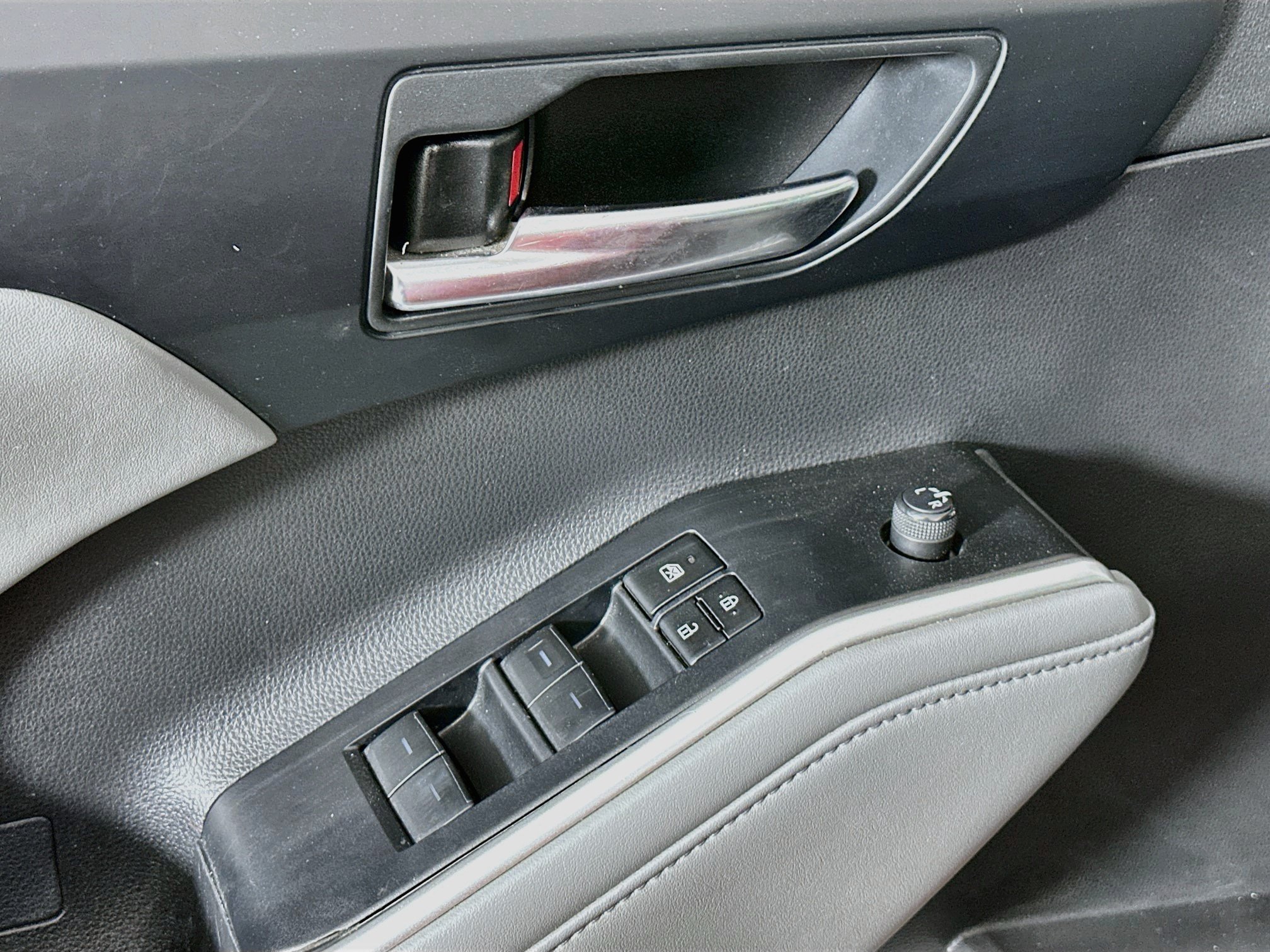 Used 2023 Toyota Highlander XLE FWD image 15