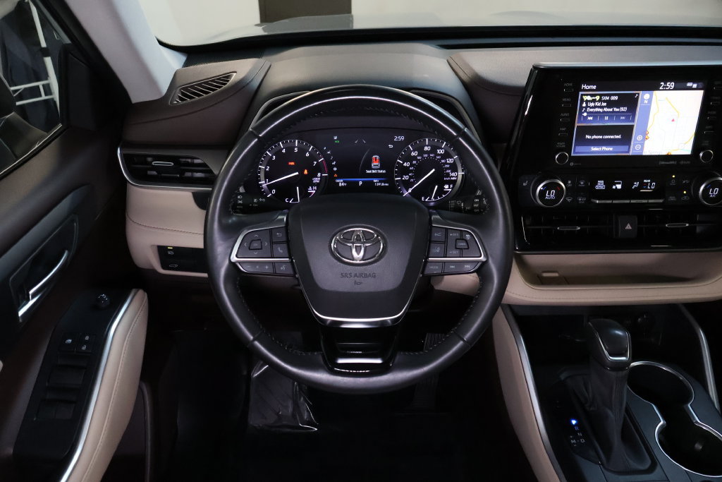 Used 2021 Toyota Highlander XLE AWD/4WD image 20