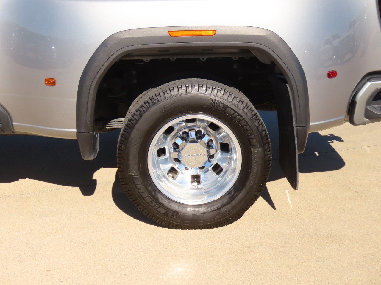 Used 2025 GMC Sierra 3500 Denali w/ Denali Reserve Package image 17