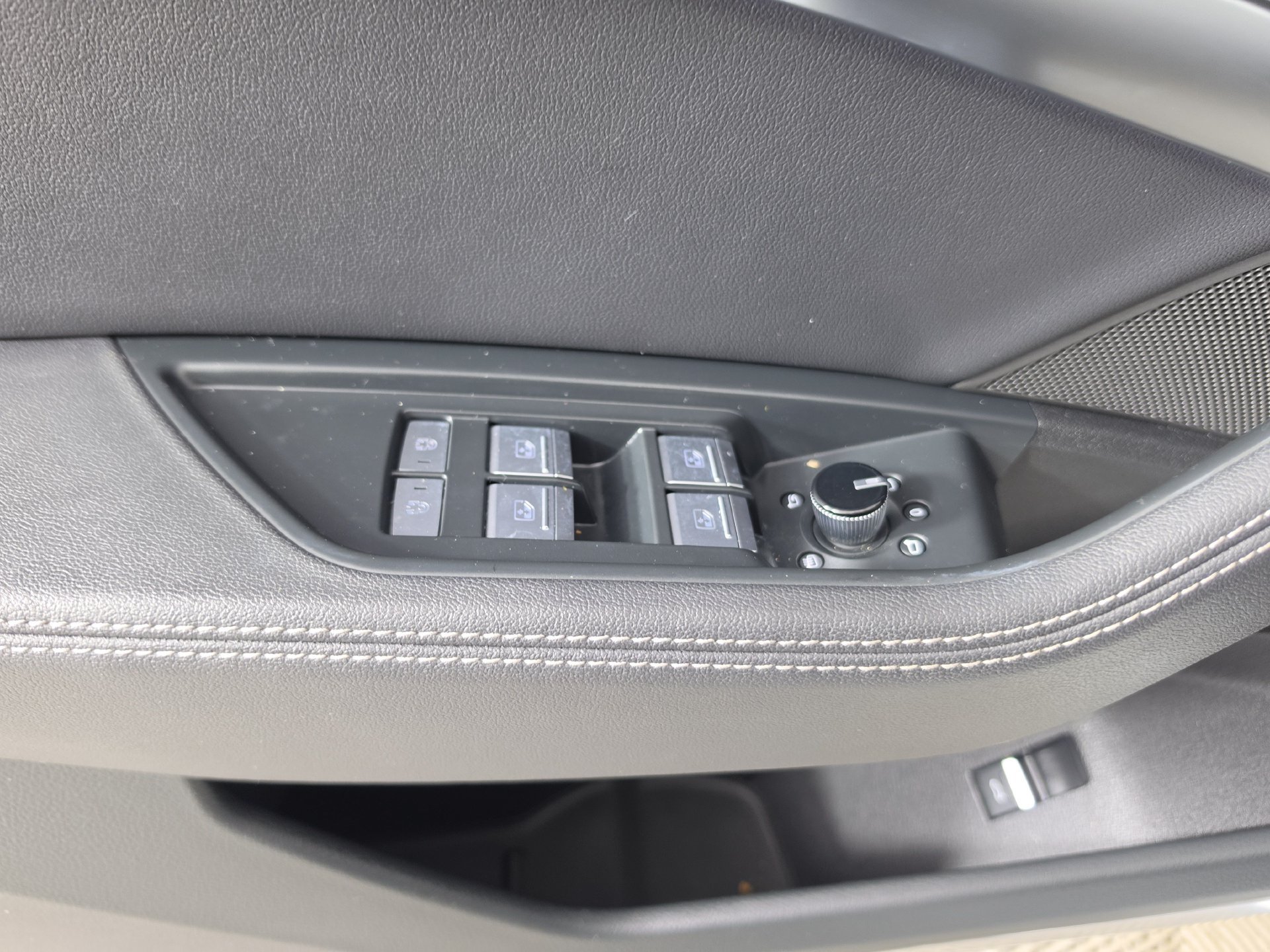 Used 2024 Audi Q8 e-tron Premium Plus AWD/4WD image 16