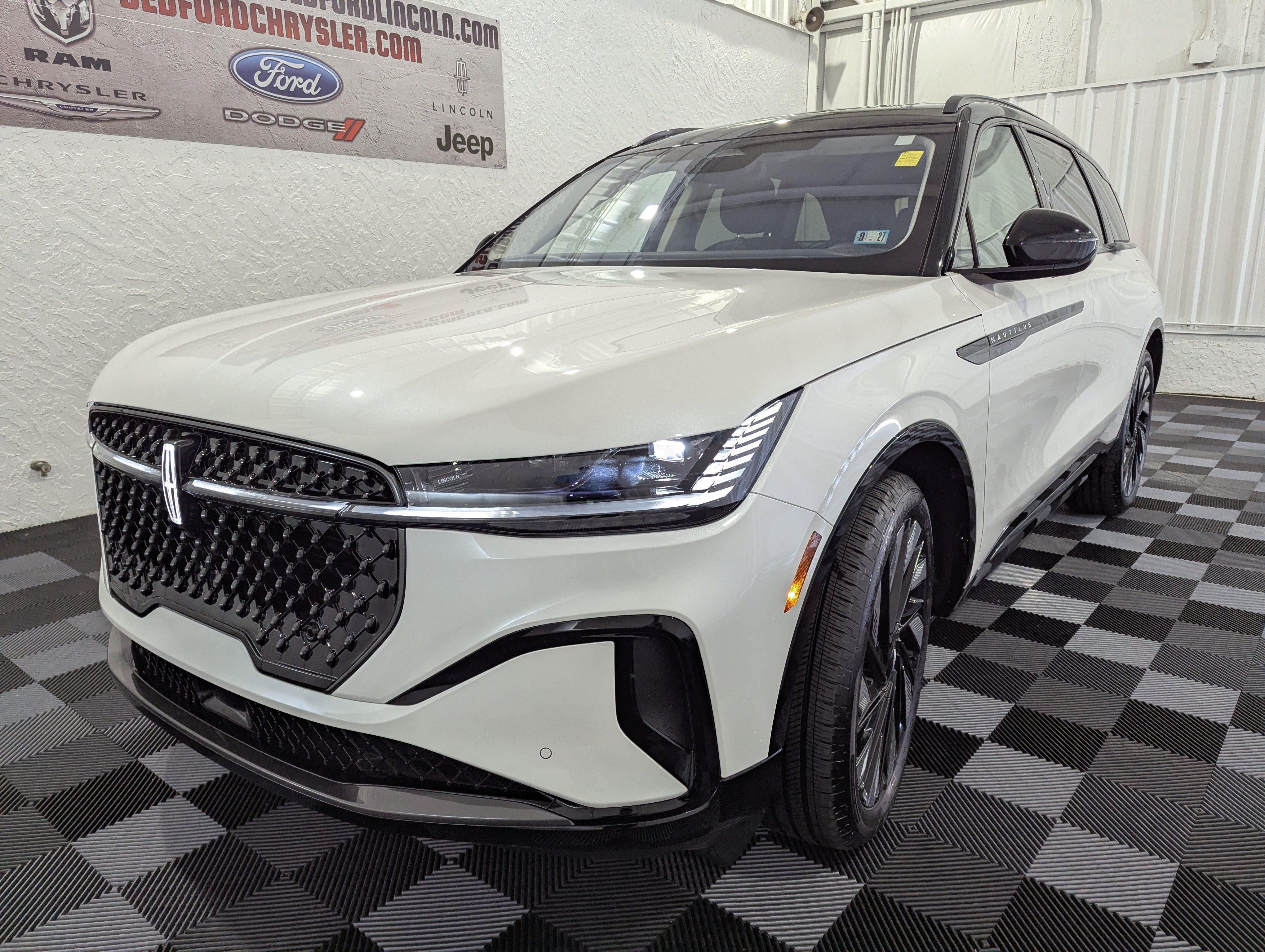 Used 2026 Lincoln Nautilus Reserve AWD/4WD image 3