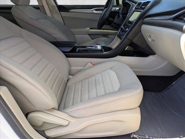 Used 2020 Ford Fusion SE image 21